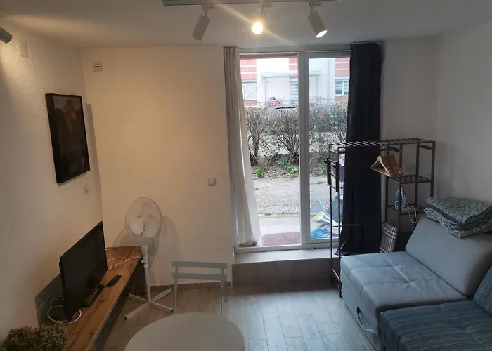 Chicago Studio Apartment